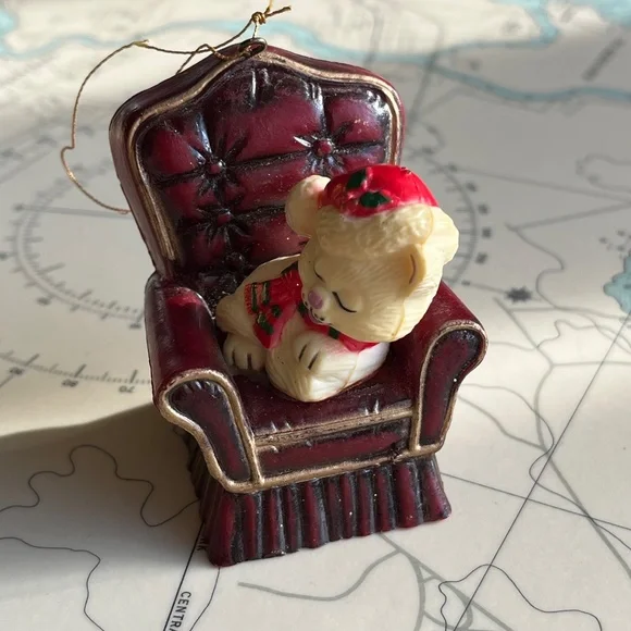 Vintage 1988 Wang's Sleeping Cat in Chair Christmas Ornament - Picture 2 of 7